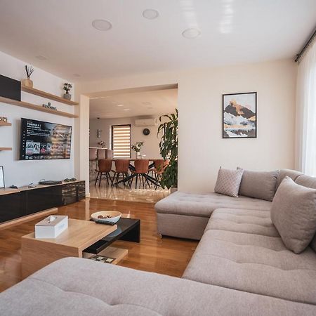 Roots Villa Redwood Μπρασόβ Εξωτερικό φωτογραφία