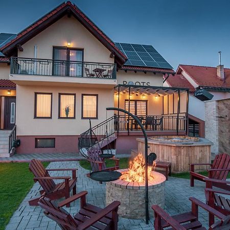 Roots Villa Redwood Μπρασόβ Εξωτερικό φωτογραφία