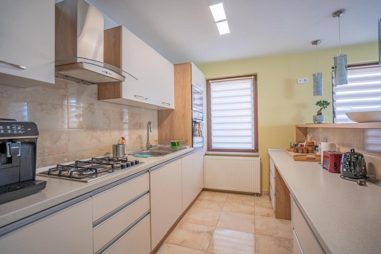 Roots Villa Redwood Μπρασόβ Εξωτερικό φωτογραφία