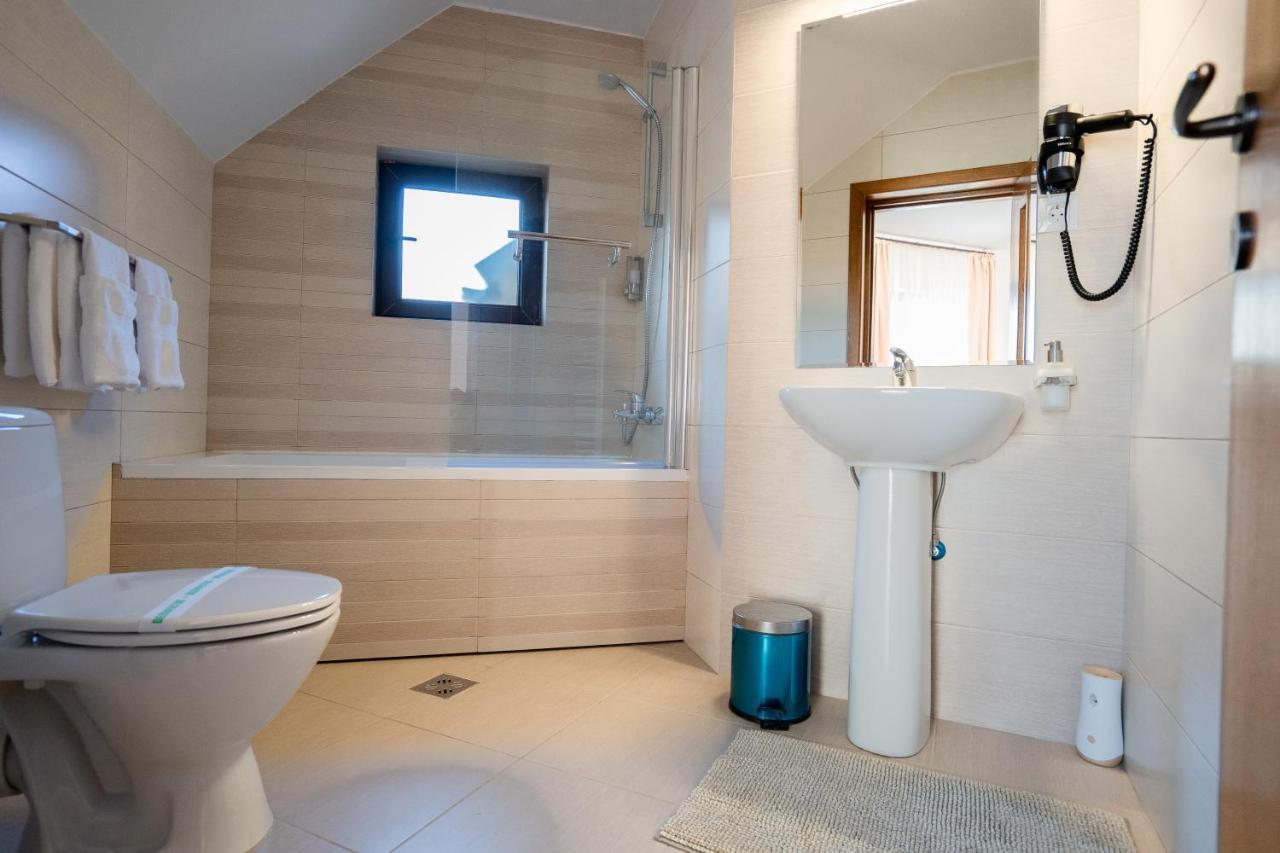 Roots Villa Redwood Μπρασόβ Εξωτερικό φωτογραφία