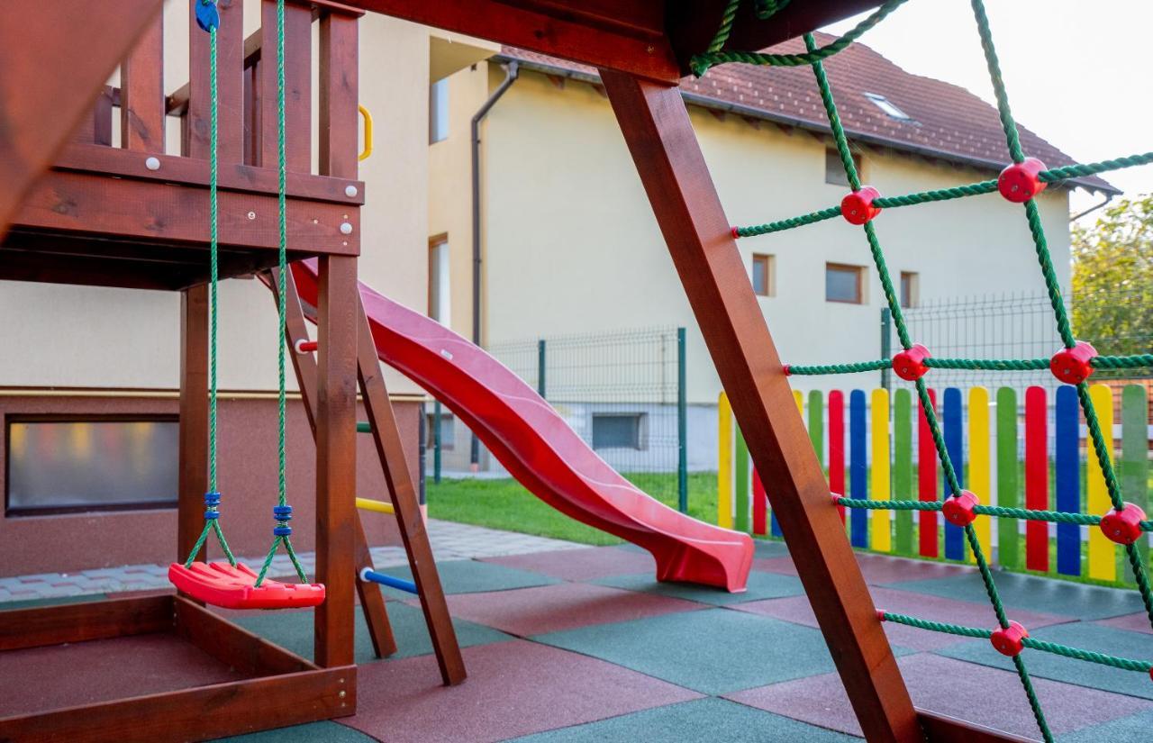 Roots Villa Redwood Μπρασόβ Εξωτερικό φωτογραφία