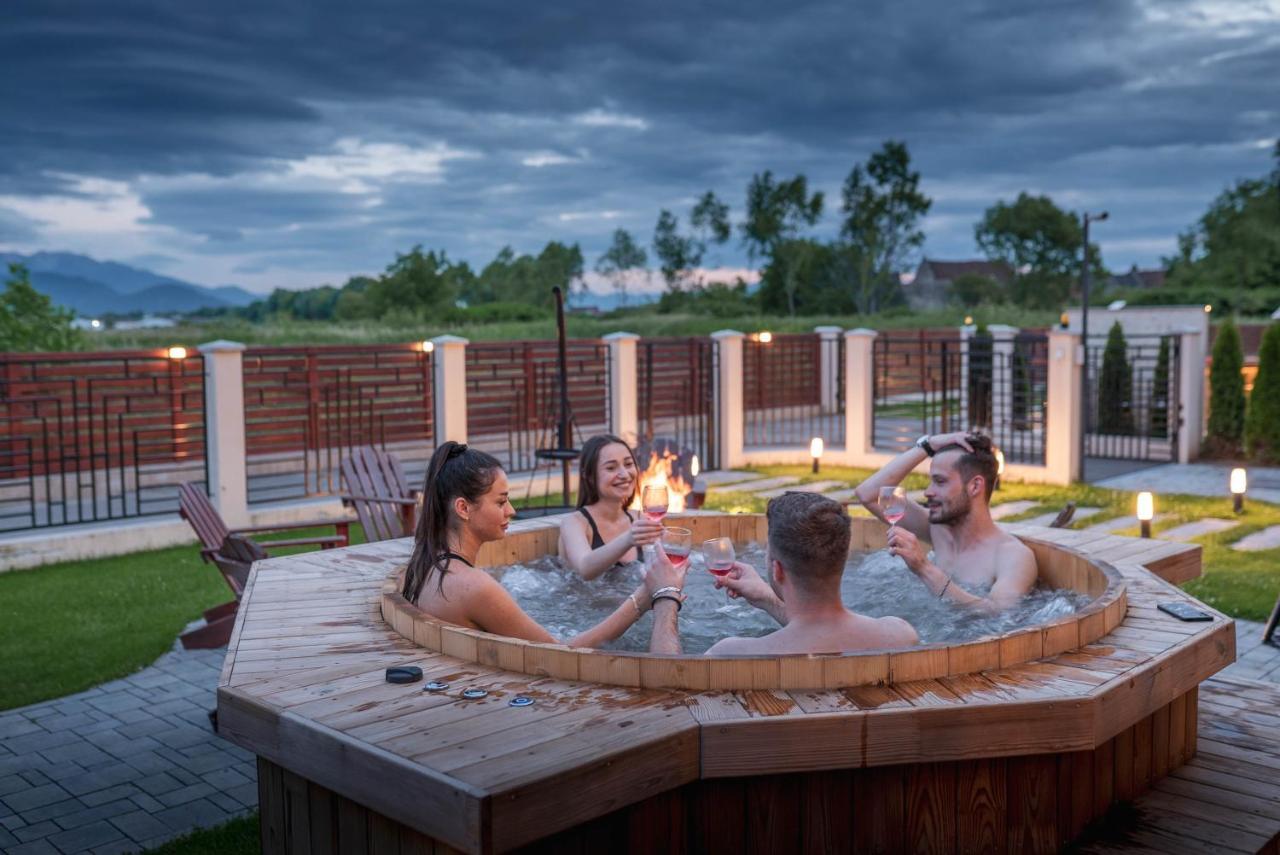 Roots Villa Redwood Μπρασόβ Εξωτερικό φωτογραφία