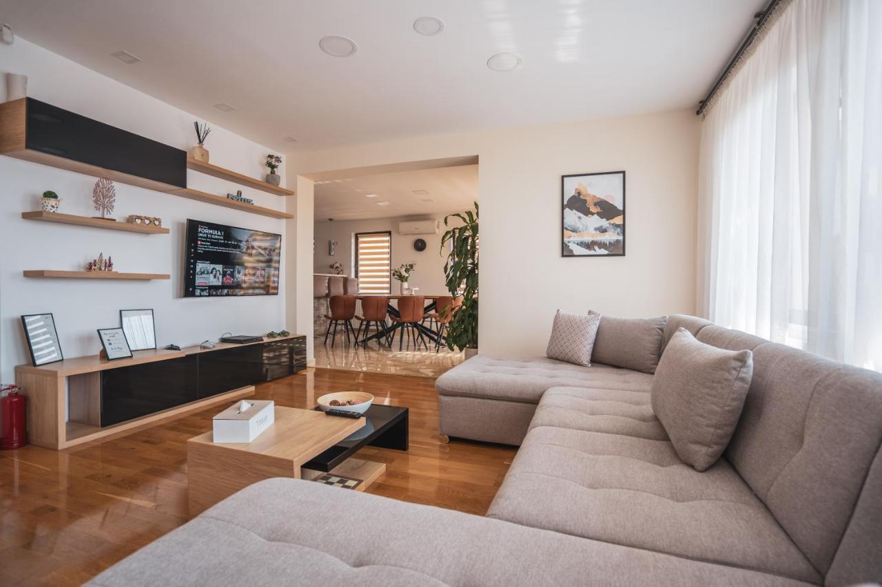 Roots Villa Redwood Μπρασόβ Εξωτερικό φωτογραφία
