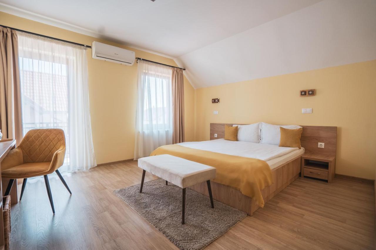 Roots Villa Redwood Μπρασόβ Εξωτερικό φωτογραφία