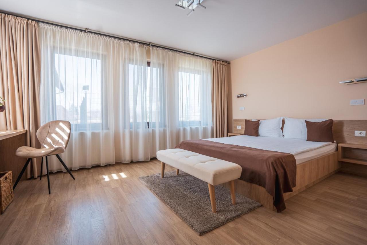 Roots Villa Redwood Μπρασόβ Εξωτερικό φωτογραφία