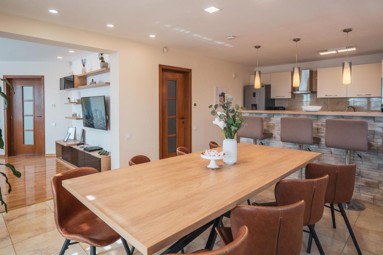 Roots Villa Redwood Μπρασόβ Εξωτερικό φωτογραφία